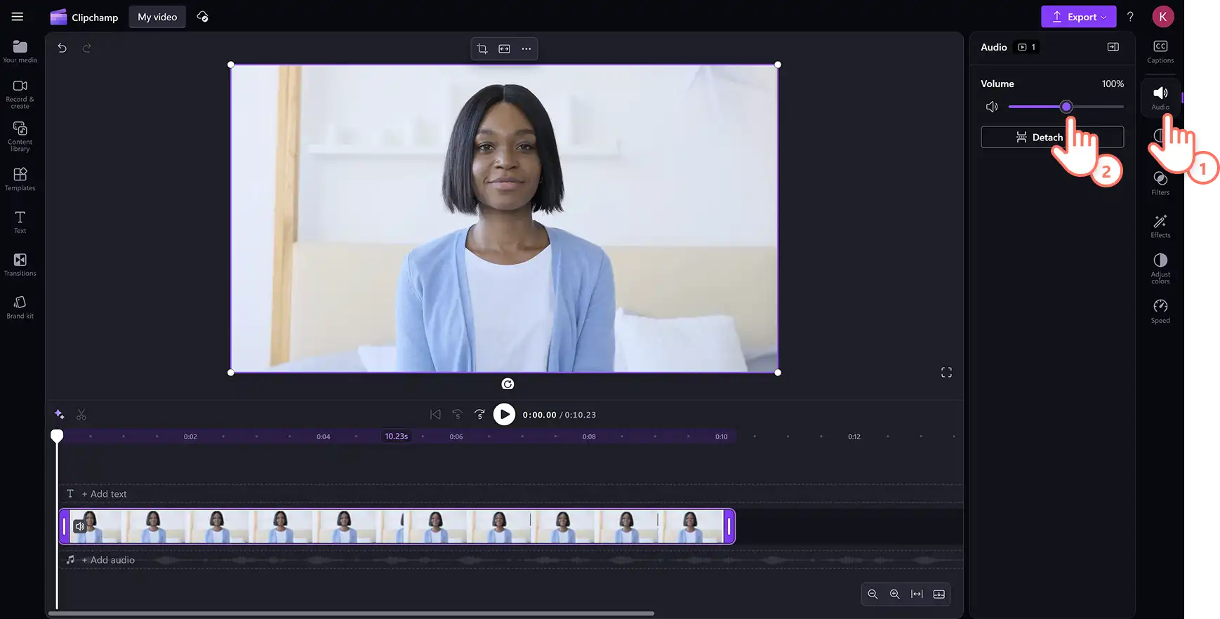 Een gebruiker verhoogt het volume van een video met de geluidversterker in de Clipchamp-video-editor.