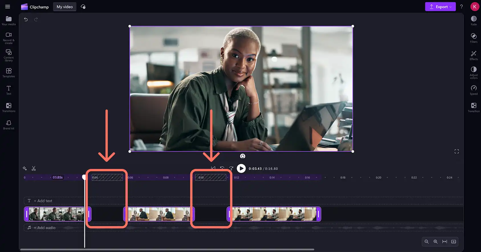 Clipchamp video düzenleyicide video varlıkları arasında birden fazla boşluk bulunan bir düzenleme zaman çizelgesi.