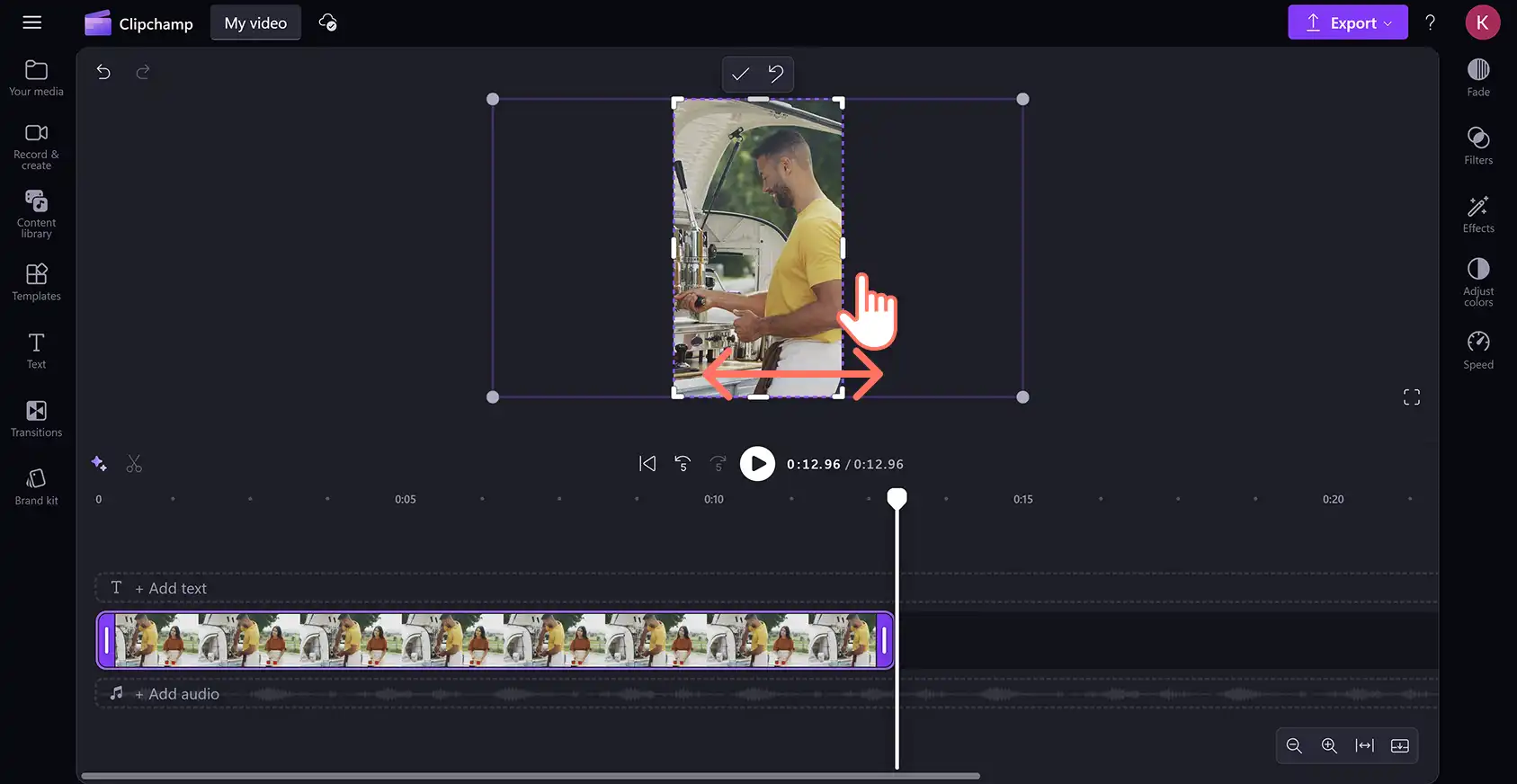 Un utilisateur rognant une vidéo pour un Reel Instagram dans l’éditeur vidéo Clipchamp.