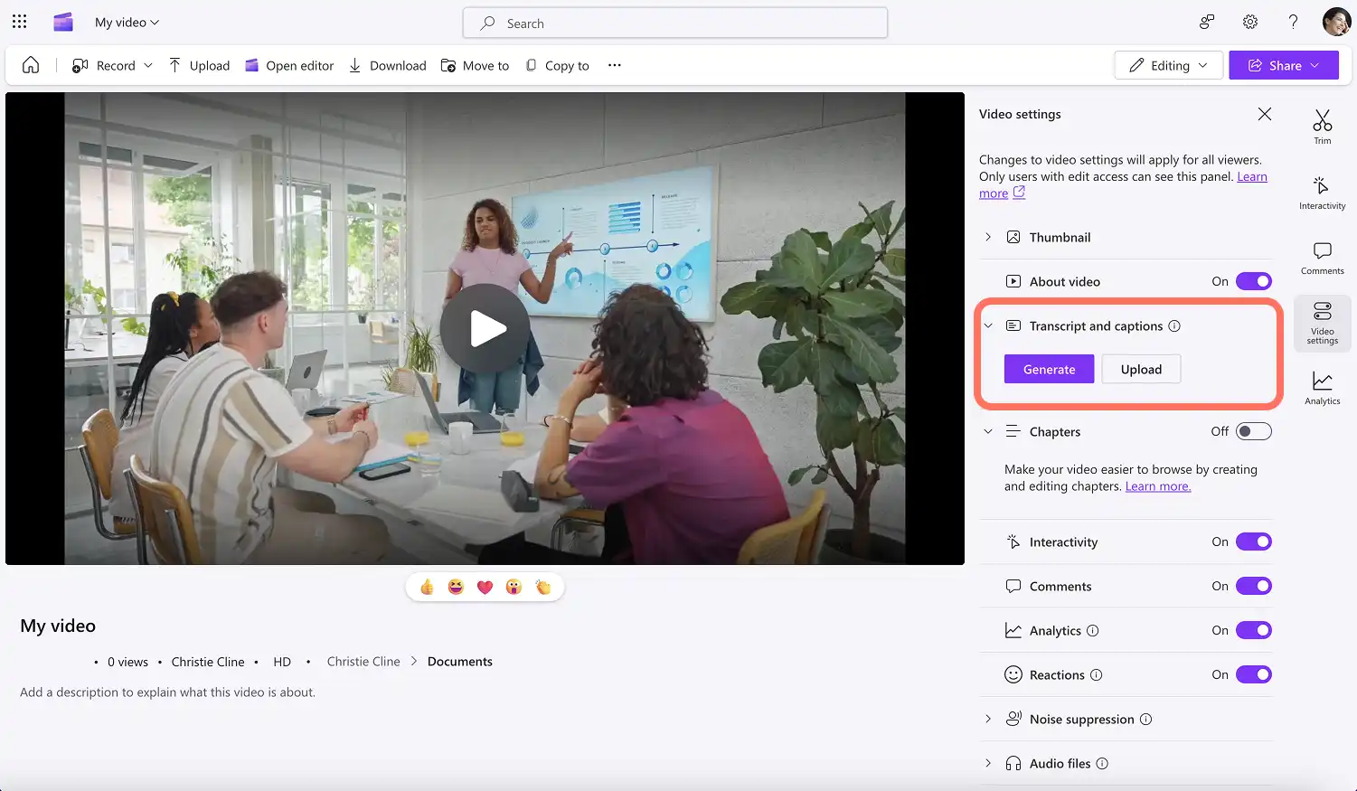 Пользователь создает расшифровку видео в Clipchamp.