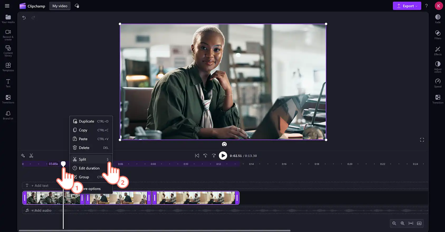 Clipchamp video düzenleyicideki böl düğmesini kullanarak bir videoyu kırpan bir kullanıcı.