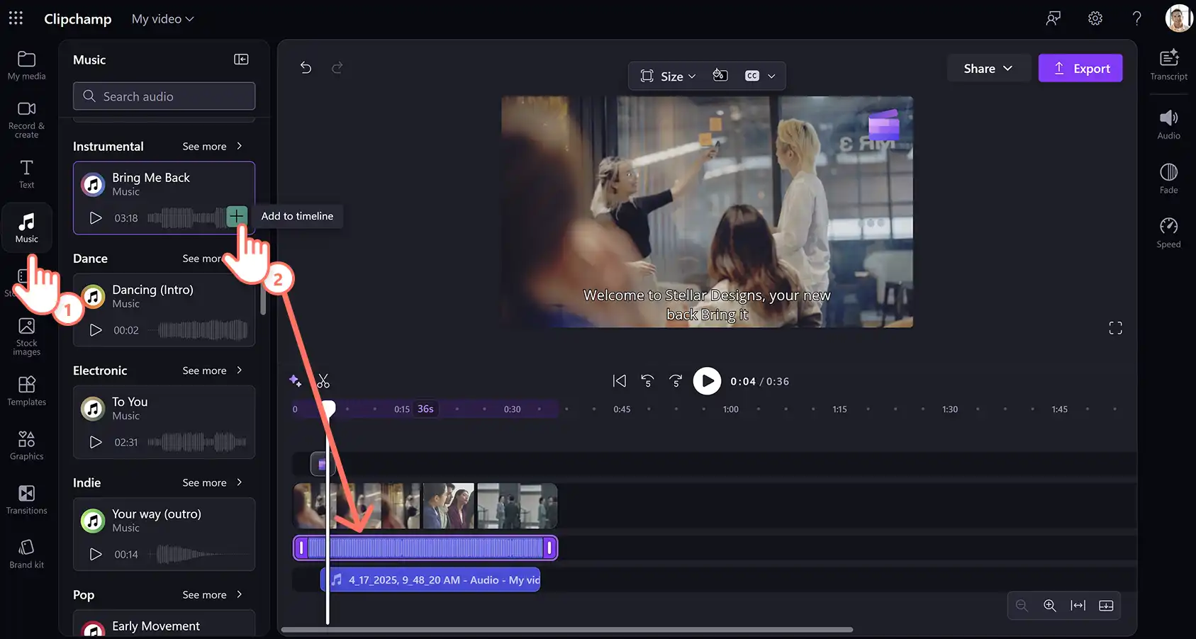 Użytkownik dodający muzykę w tle bez opłat licencyjnych do korporacyjnego filmu informacyjnego w usłudze Clipchamp do pracy.
