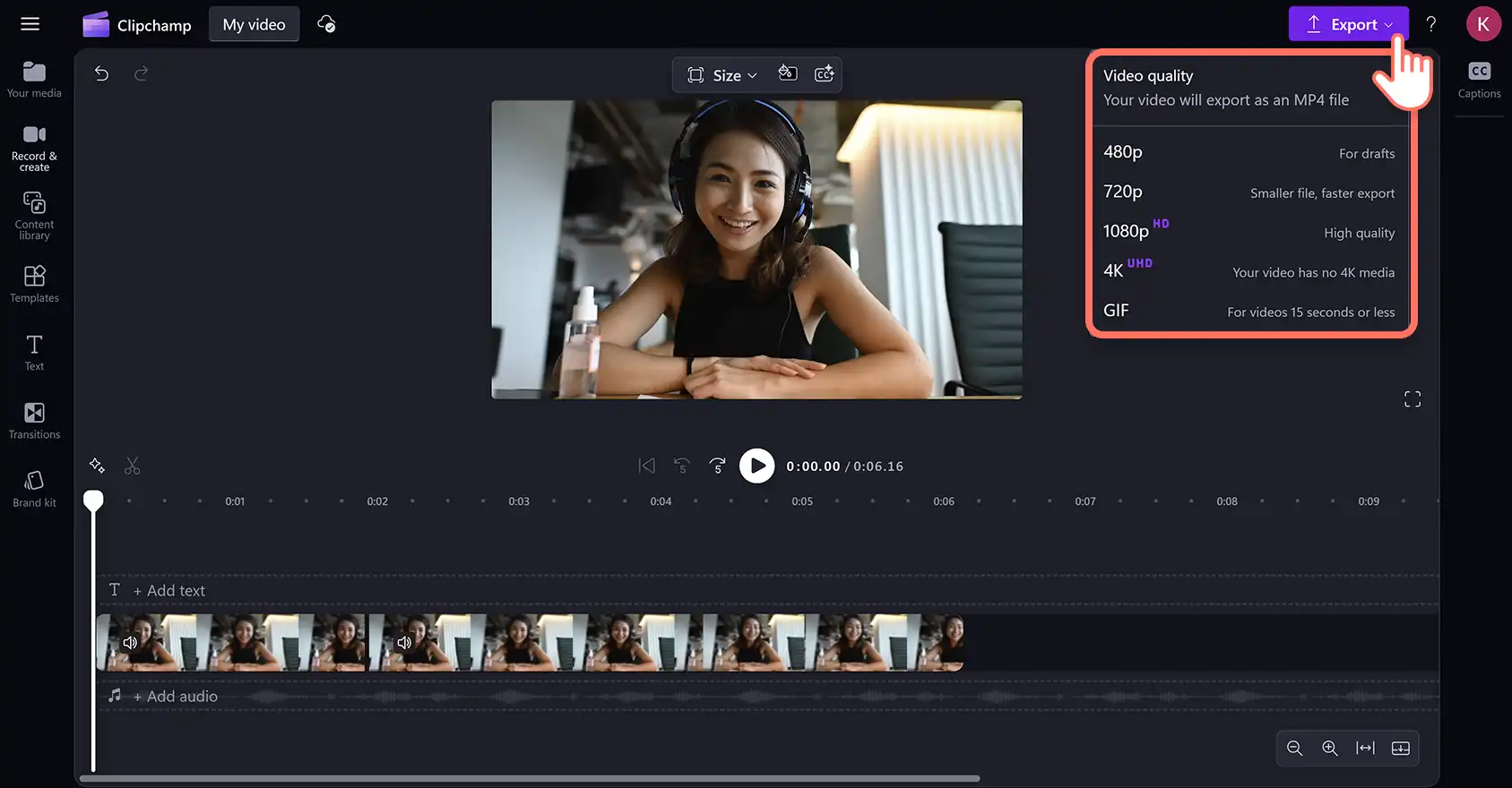 Χρήστης που κάνει εξαγωγή ενός βίντεο στο Clipchamp. 