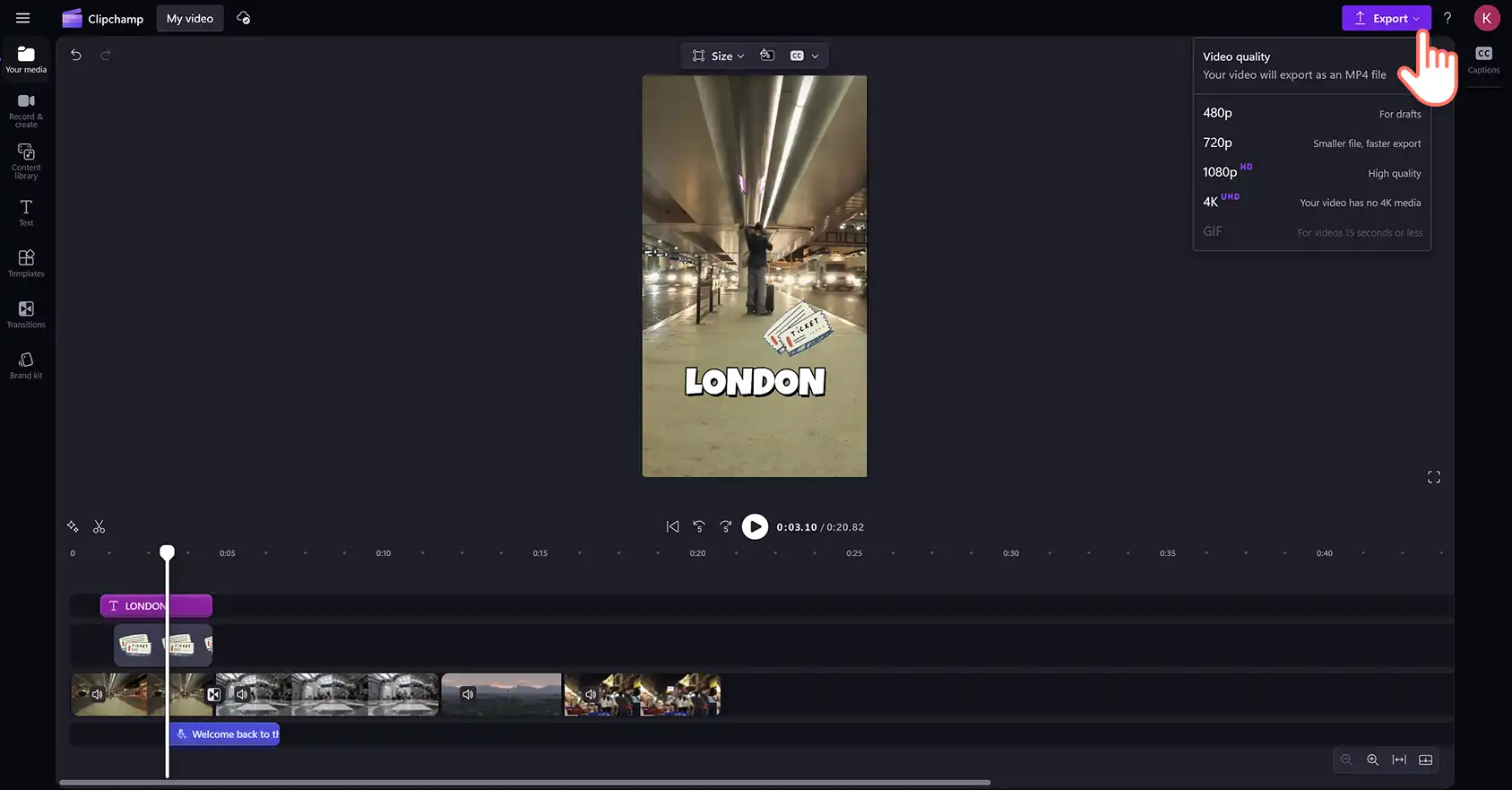 Użytkownik eksportujący film z najważniejszymi momentami podróży utworzony w edytorze wideo Clipchamp. 
