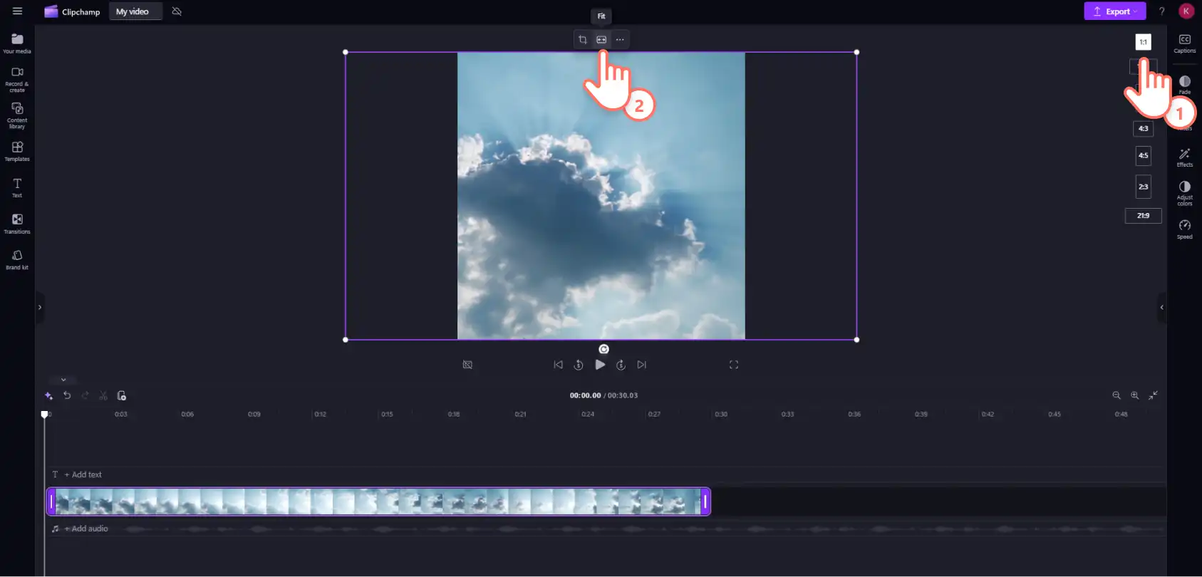 Người dùng đang thay đổi tỷ lệ khung hình của video trong Clipchamp. 