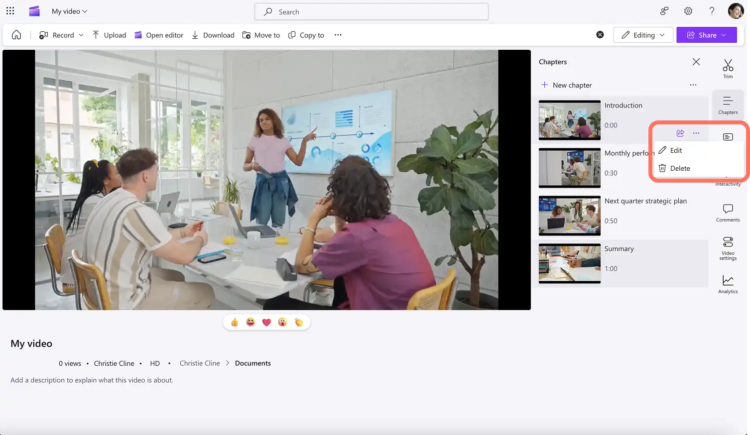 Пользователь редактирует или удаляет главу в видео с помощью Clipchamp.