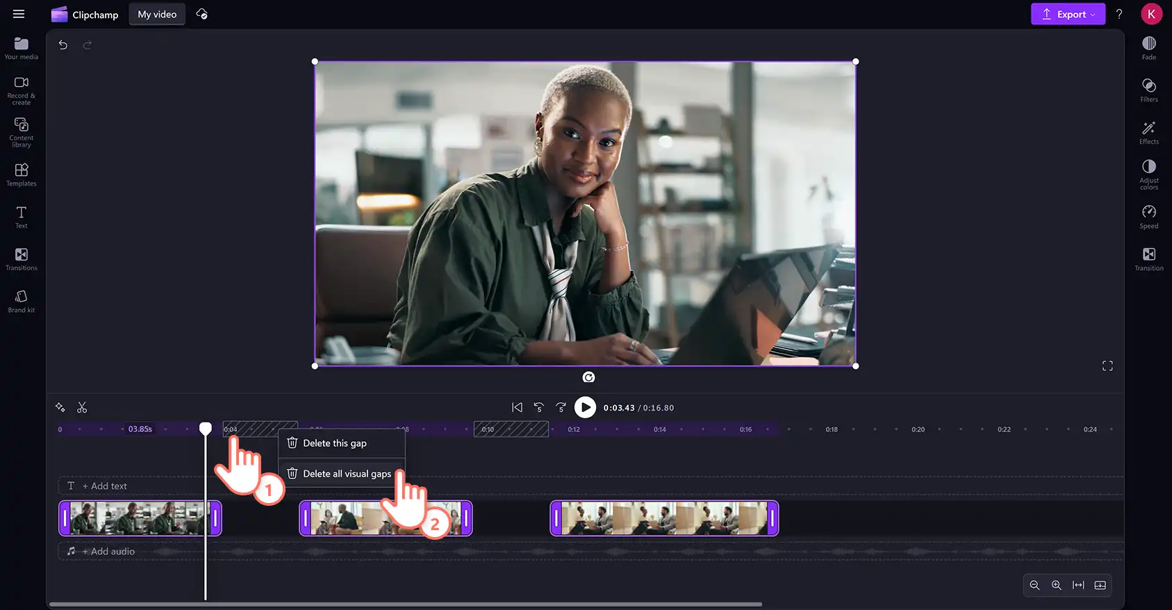 Clipchamp video düzenleyicide birden fazla boşluğu aynı anda düzenleme zaman çizelgesinden kaldıran bir kullanıcı.