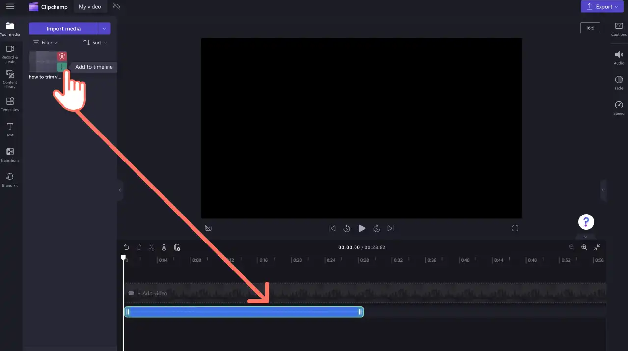 Een afbeelding van een gebruiker die audio toevoegt aan de tijdlijn. 