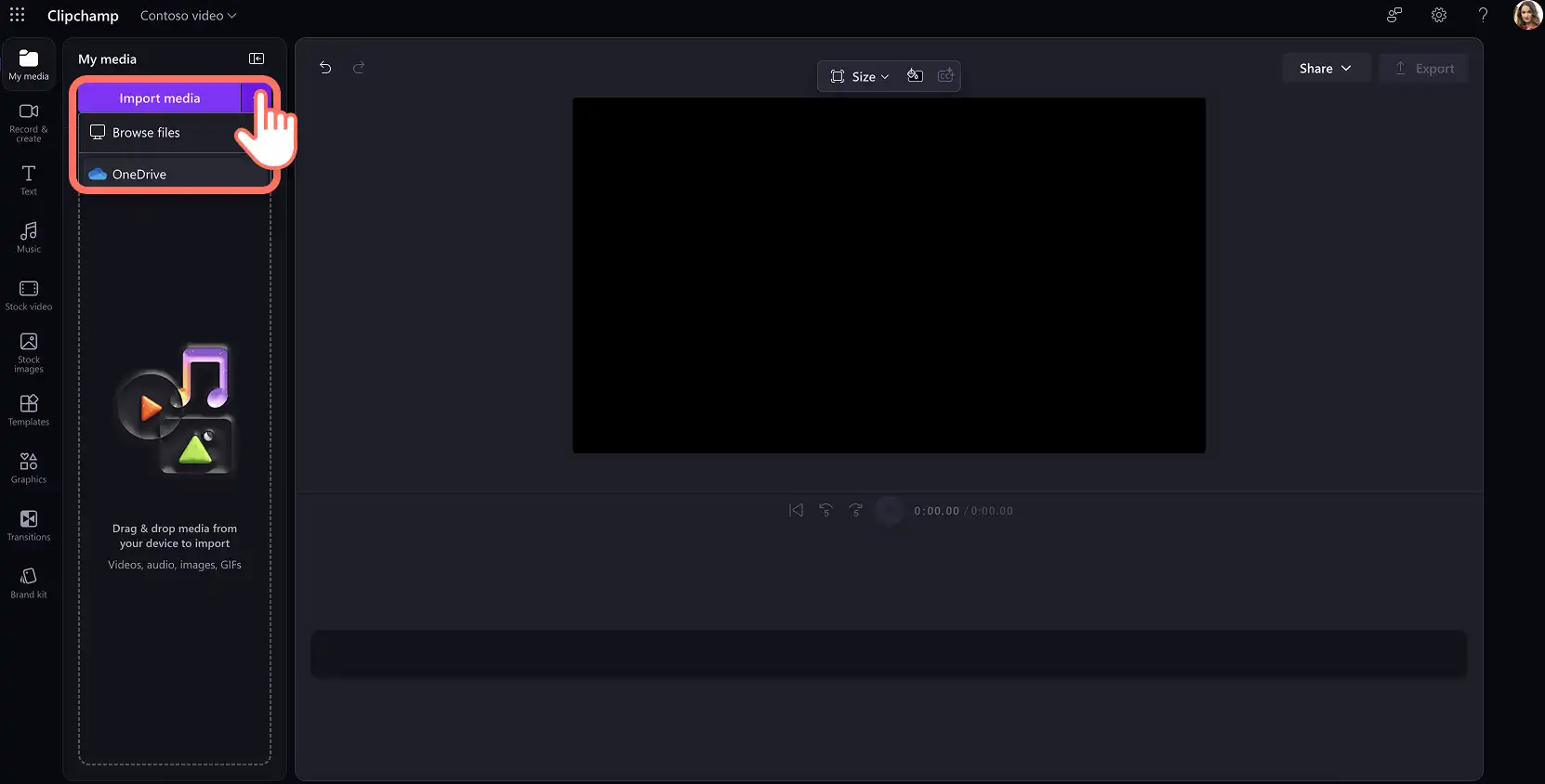 Pengguna mengimpor media video dari komputer atau OneDrive di editor video Clipchamp untuk pekerjaan