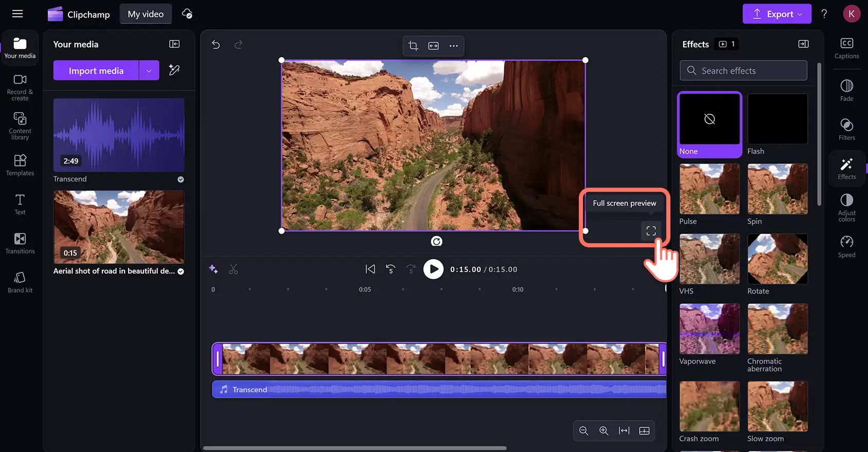 Clipchamp の全画面表示プレビューのボタンをクリックするユーザー。