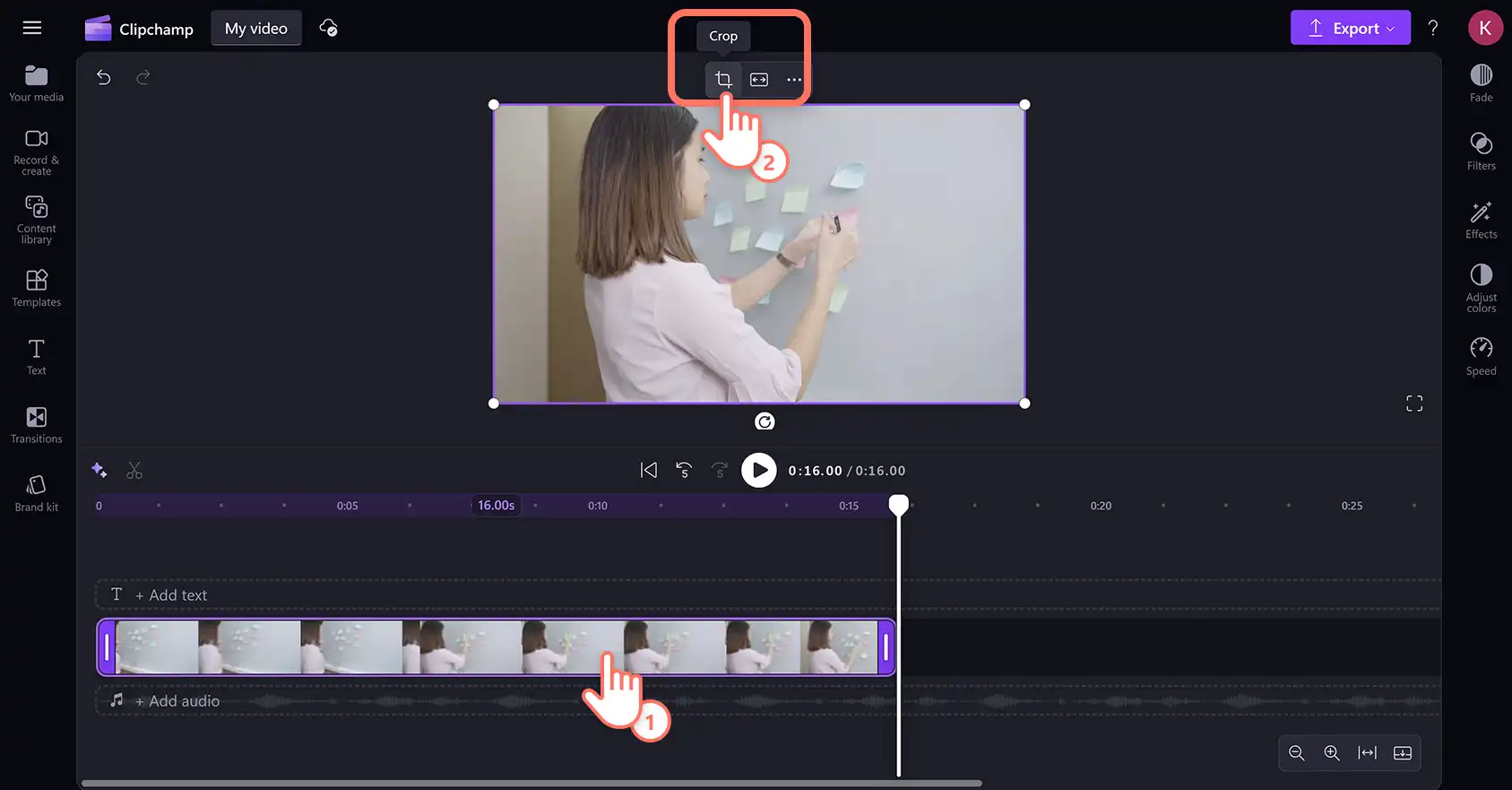 Clipchamp 動画エディターのフリー ツール バーにあるクロップ ボタンをクリックするユーザー。