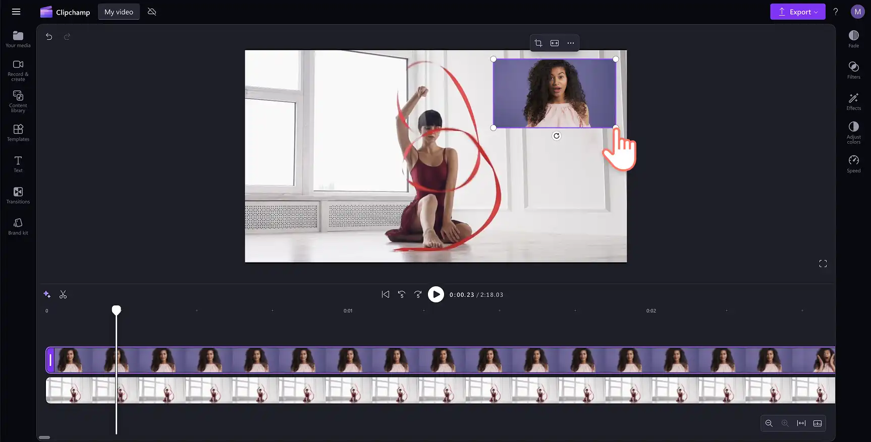 O imagine cu un utilizator care face clic pe butonul pentru imagine-în-imagine. 
