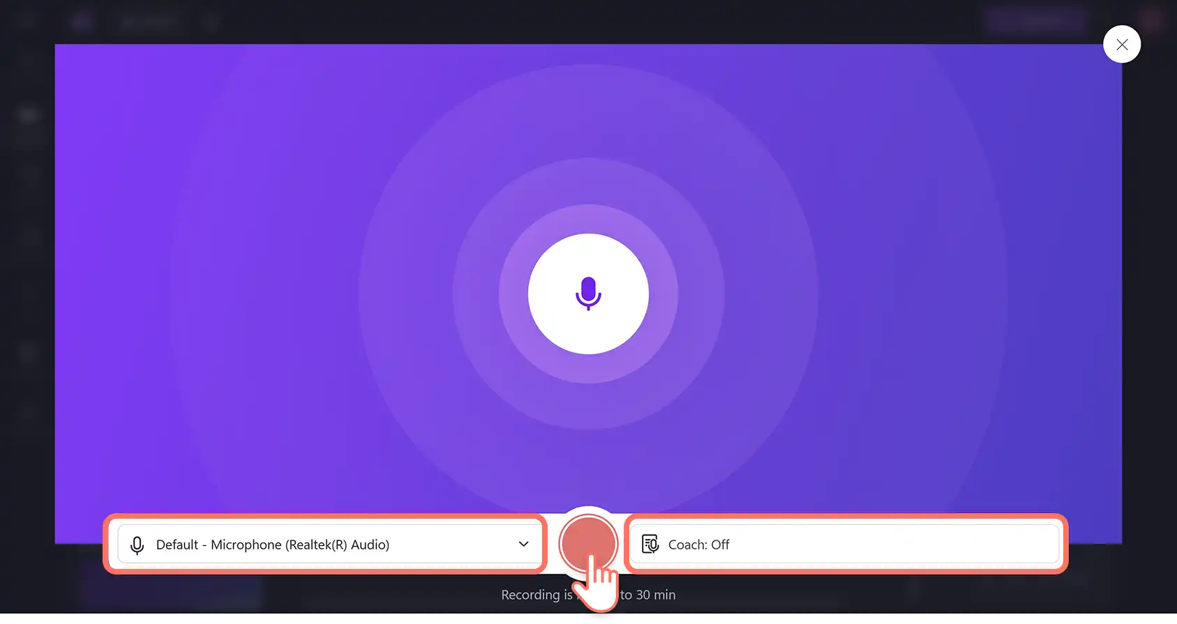 En bruker som klikker på opptaksknappen i taleopptakeren i videoredigeringsprogrammet Clipchamp.