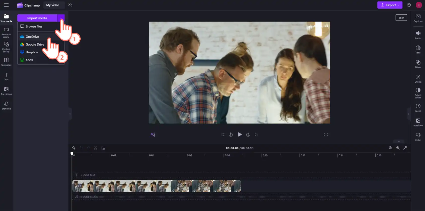 Ein Bild, das zeigt, wie ein Clipchamp-Benutzer den Cursor auf die Auswahl OneDrive im Dropdownmenü für Medienimport bewegt