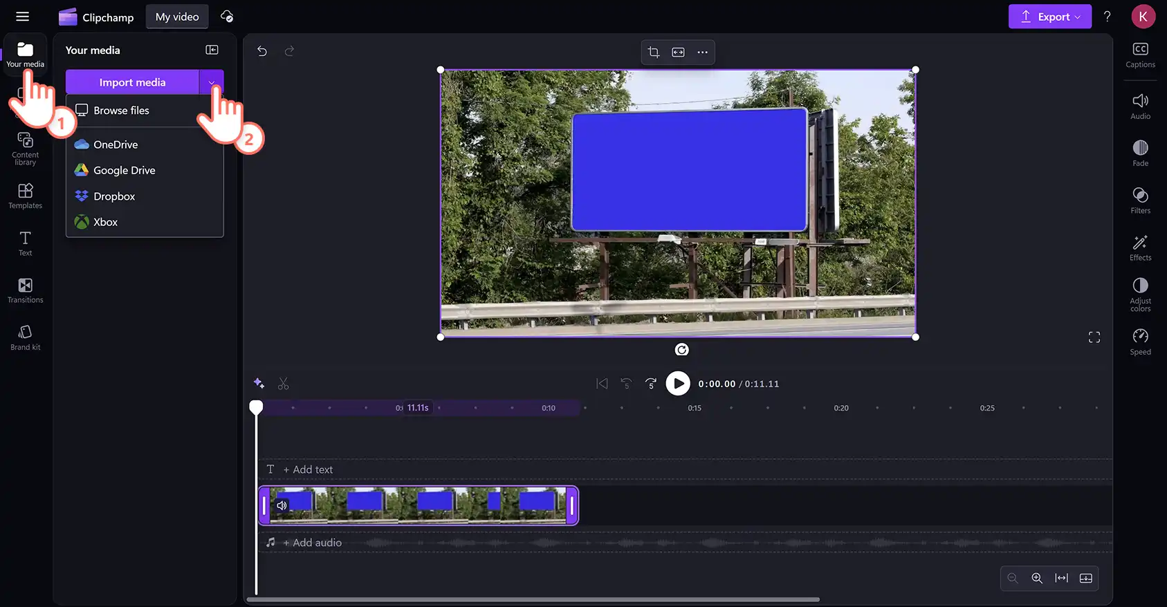 Clipchamp 동영상 편집기에서 블루 스크린 동영상용 미디어를 가져오는 사용자. 