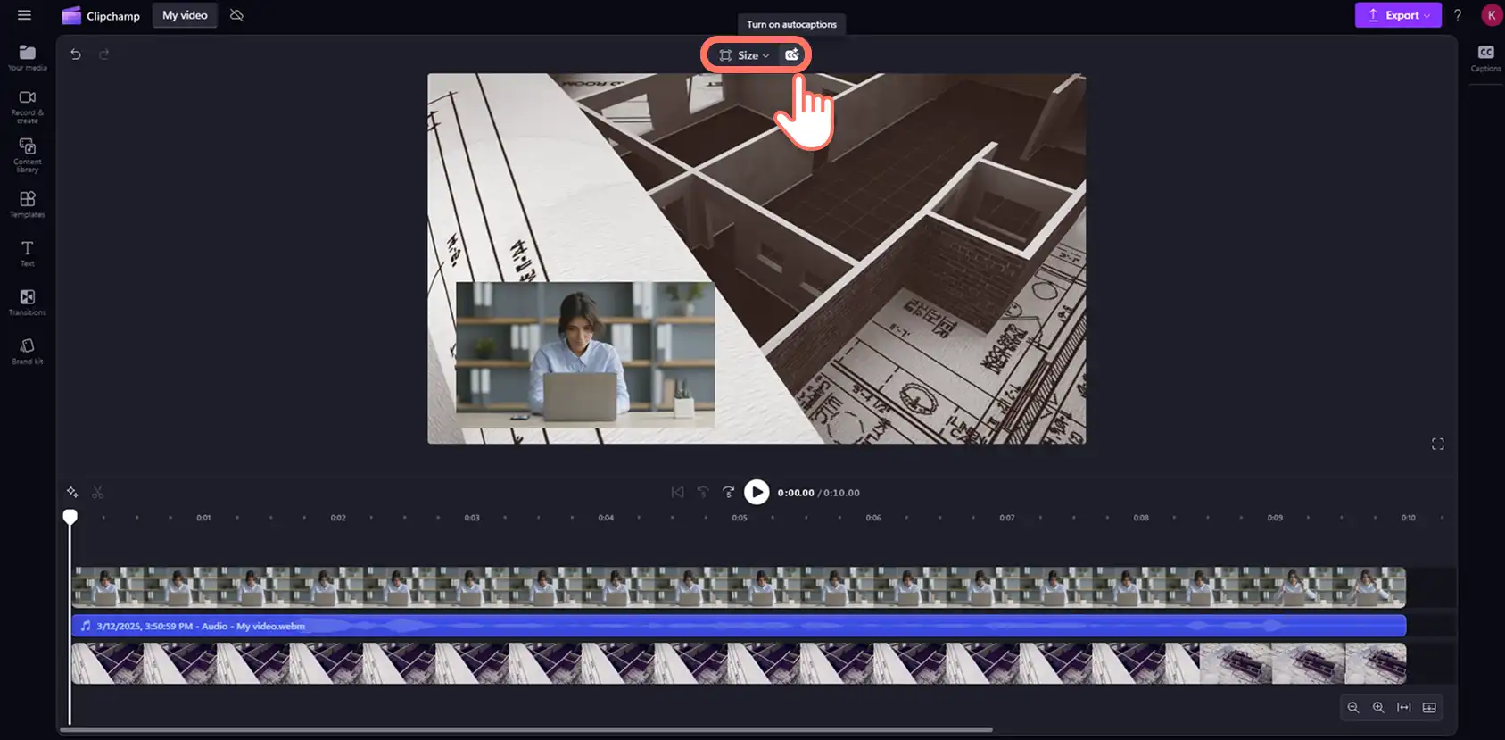 用户在 Clipchamp 的浮动工具栏中单击“自动辅助字幕”按钮，以便为画中画视频添加字幕。