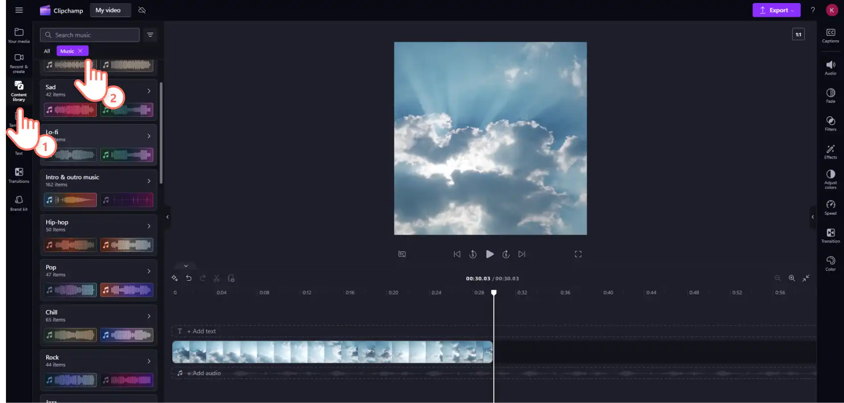 Một người dùng đang truy nhập bộ sưu tập nhạc bên trong thư viện nội dung trong Clipchamp. 