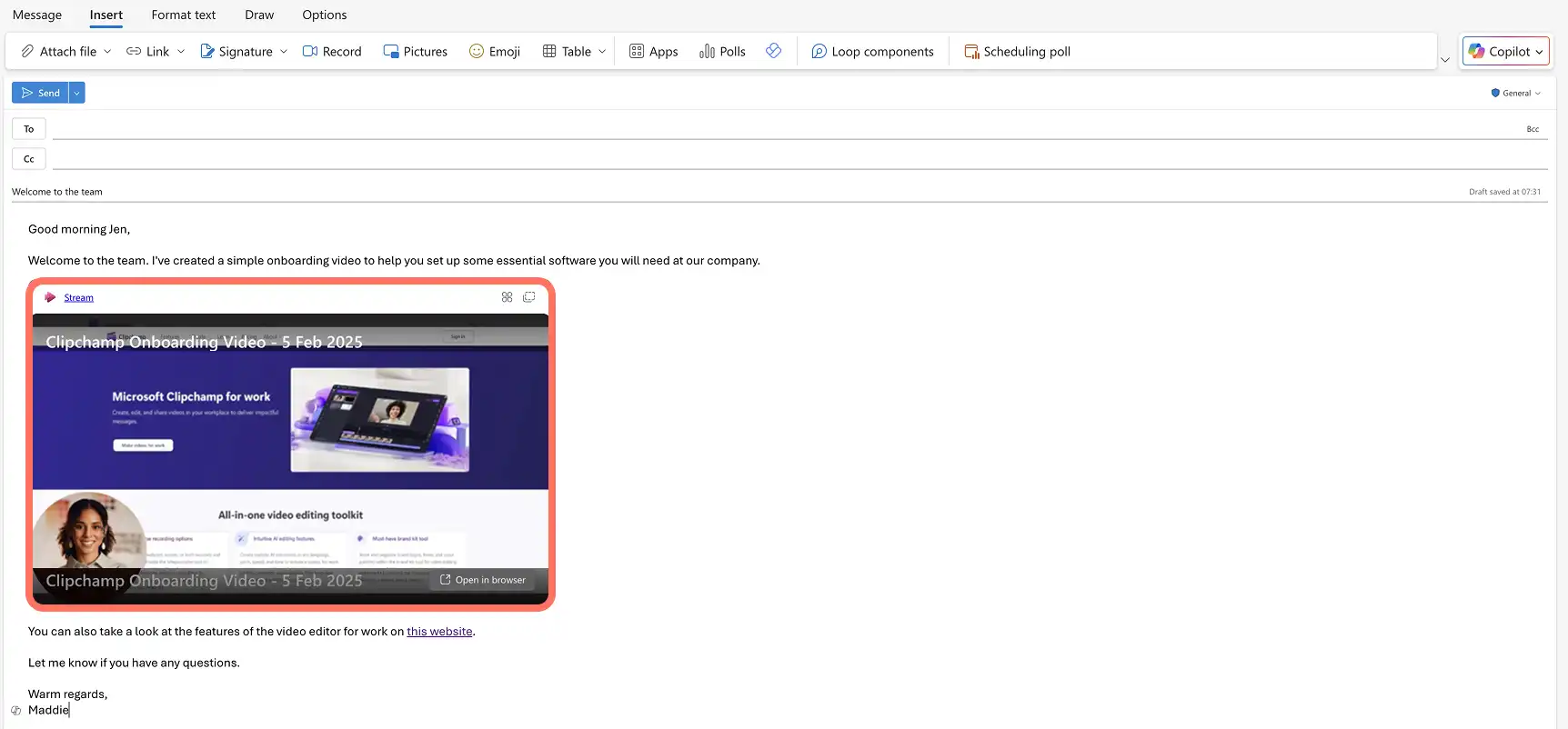 Usuário inserindo um vídeo gravado no email do Outlook