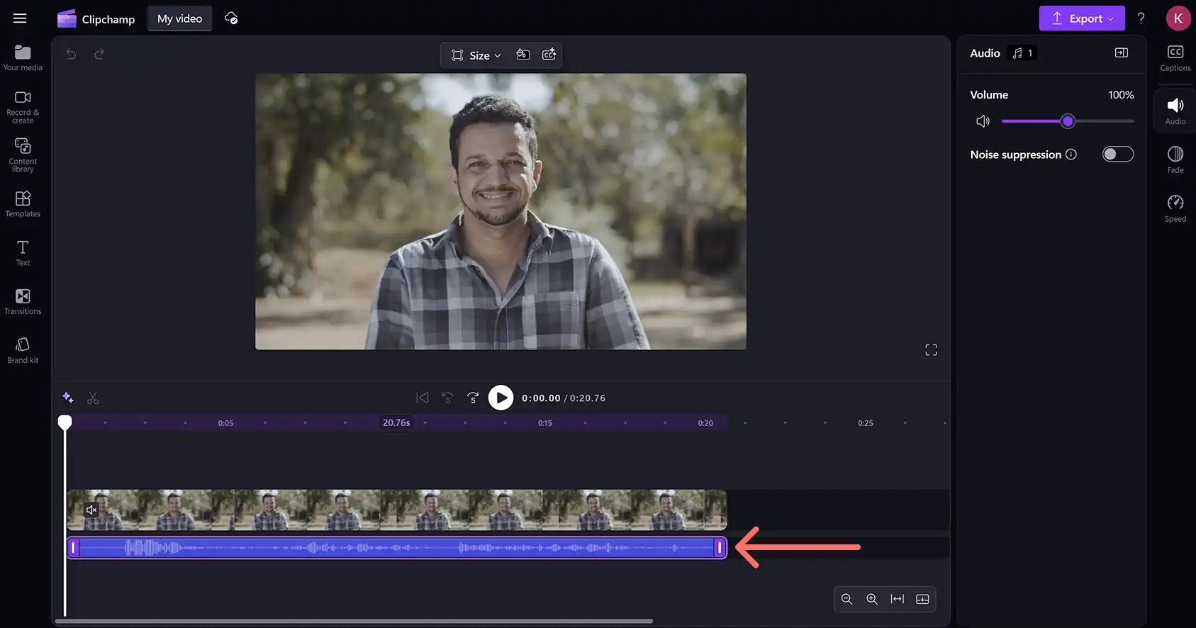 Clipchamp 動画エディターのタイムライン上で動画アセットから分離されたオーディオ トラック。
