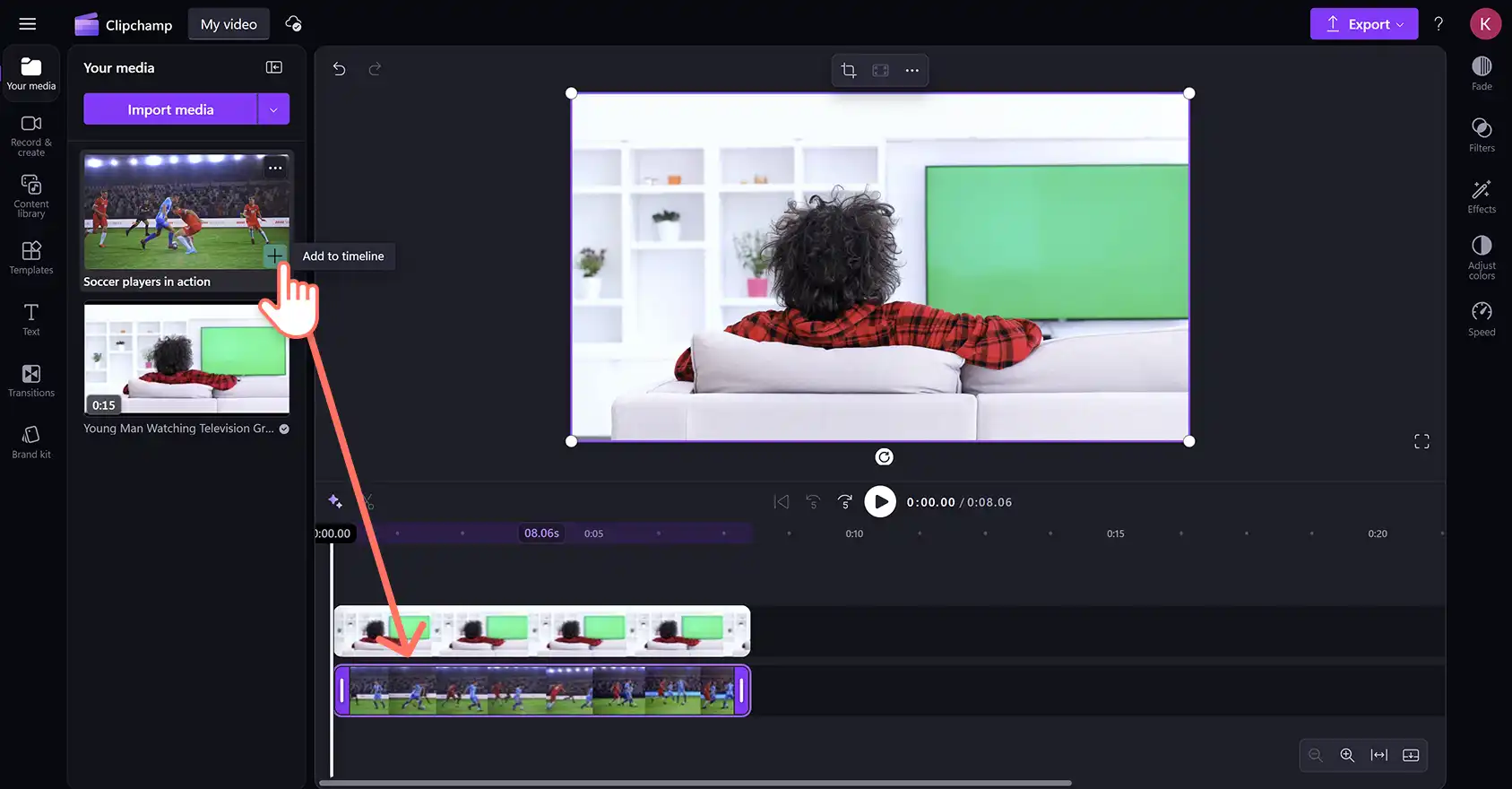 Clipchamp 동영상 편집기에서 동영상에 그린 스크린 효과를 적용하는 사용자. 