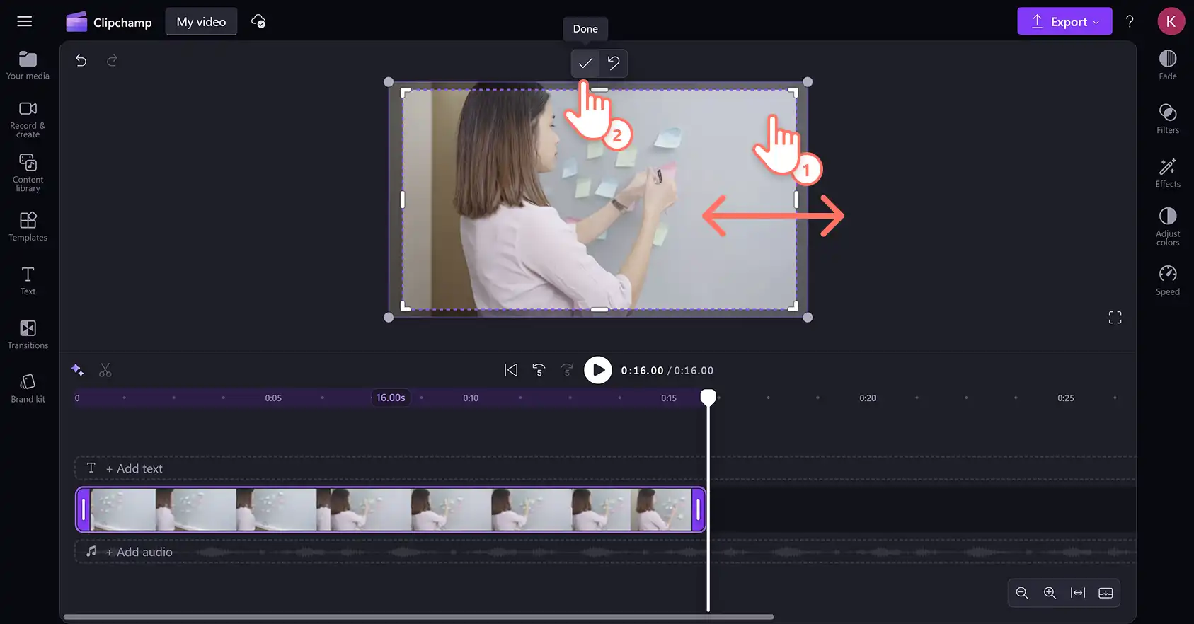 Clipchamp 動画エディターで動画をフリーハンドでクロップするユーザー。