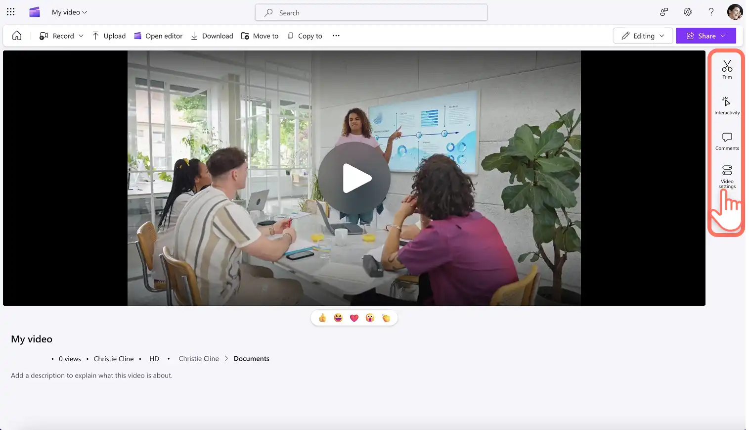 Пользователь нажимает на вкладку параметров видео в Clipchamp.