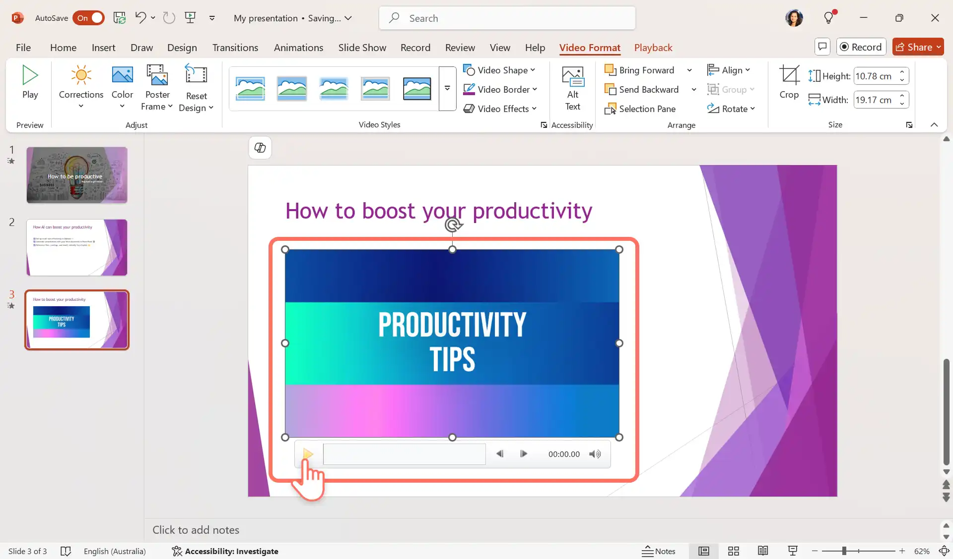 Un usuario previsualizando un vídeo insertado en PowerPoint