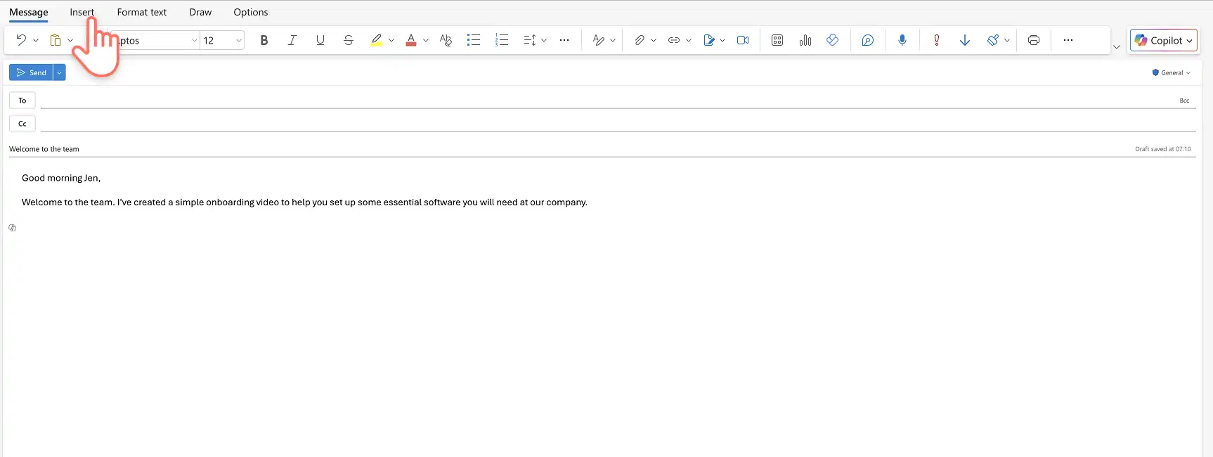 Usuário criando um novo email no Outlook