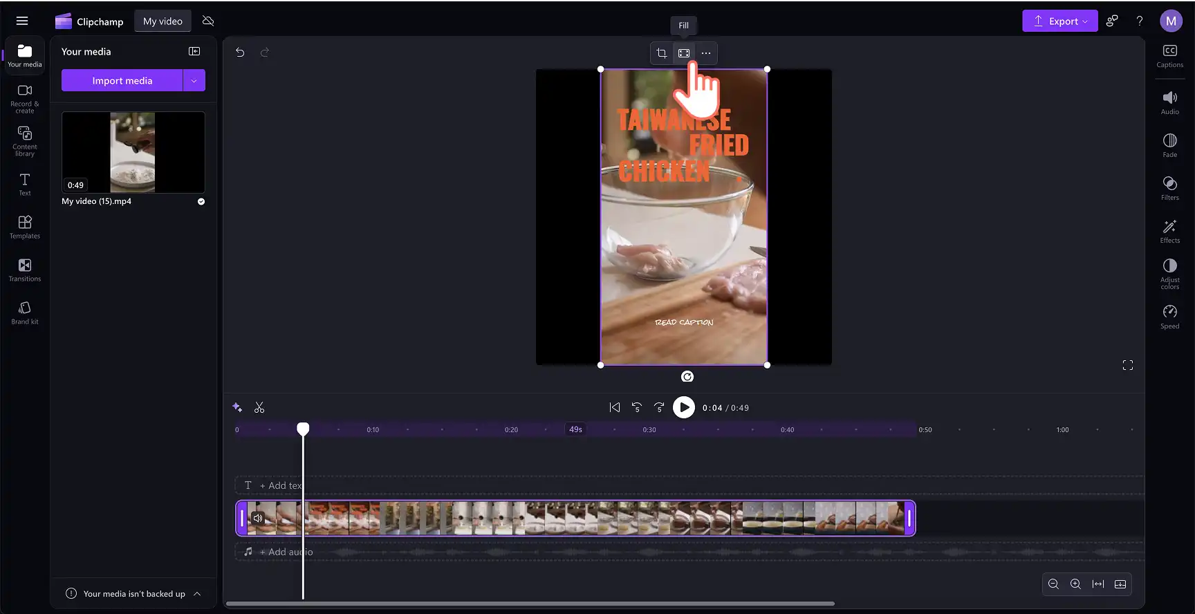 Et billede af en Clipchamp-bruger, der holder sin markør over Udfyld og tilpas-knappen for at justere en 16:9-video til et højde-bredde-forhold på 1:1.