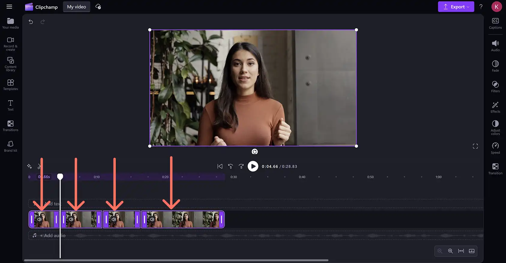Pandangan klip video yang telah dipangkas dan dipisahkan dalam garis masa dalam editor video Clipchamp. 