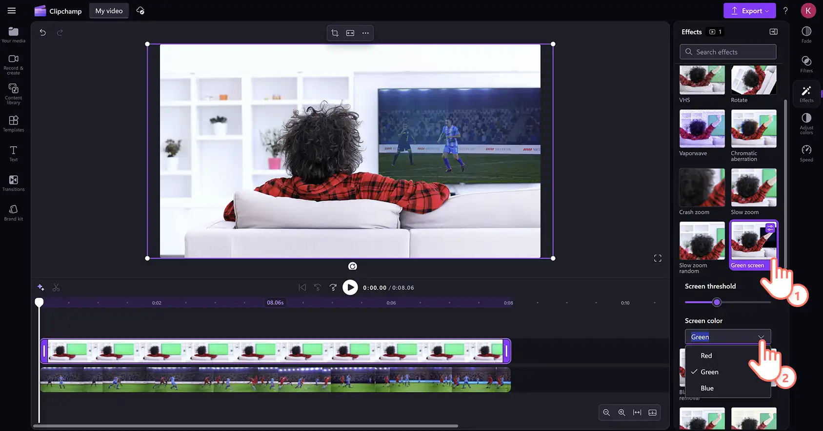 Clipchamp 동영상 편집기에서 그린 스크린 효과의 임계값을 조정하는 사용자. 