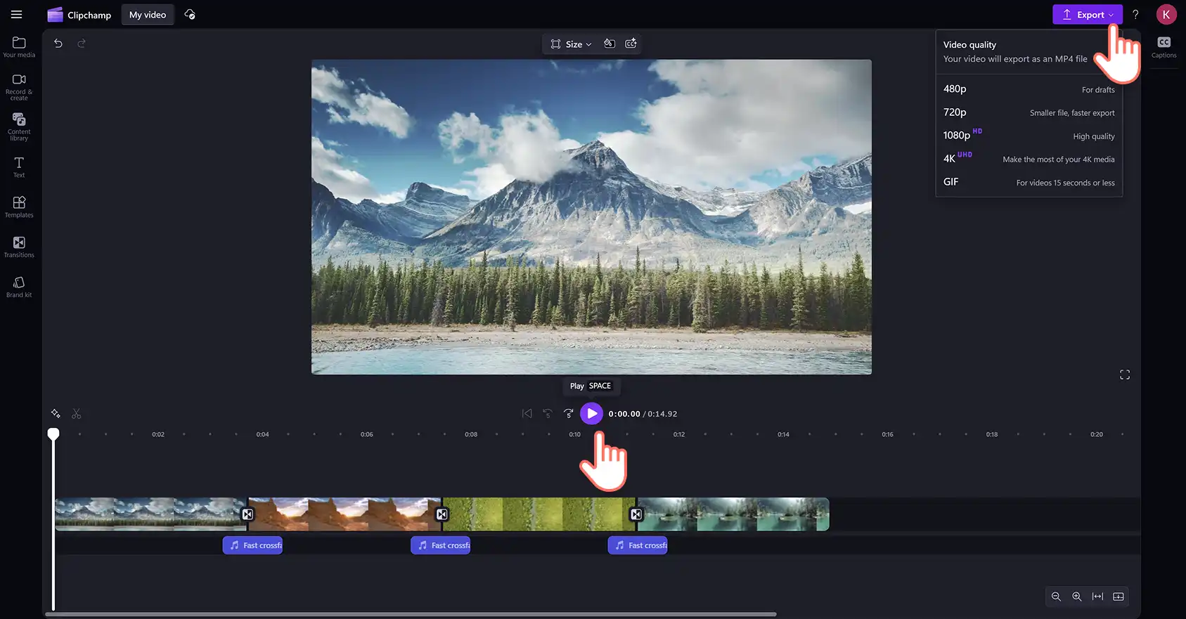 Un utente che esporta un video unito in Clipchamp editor video. 