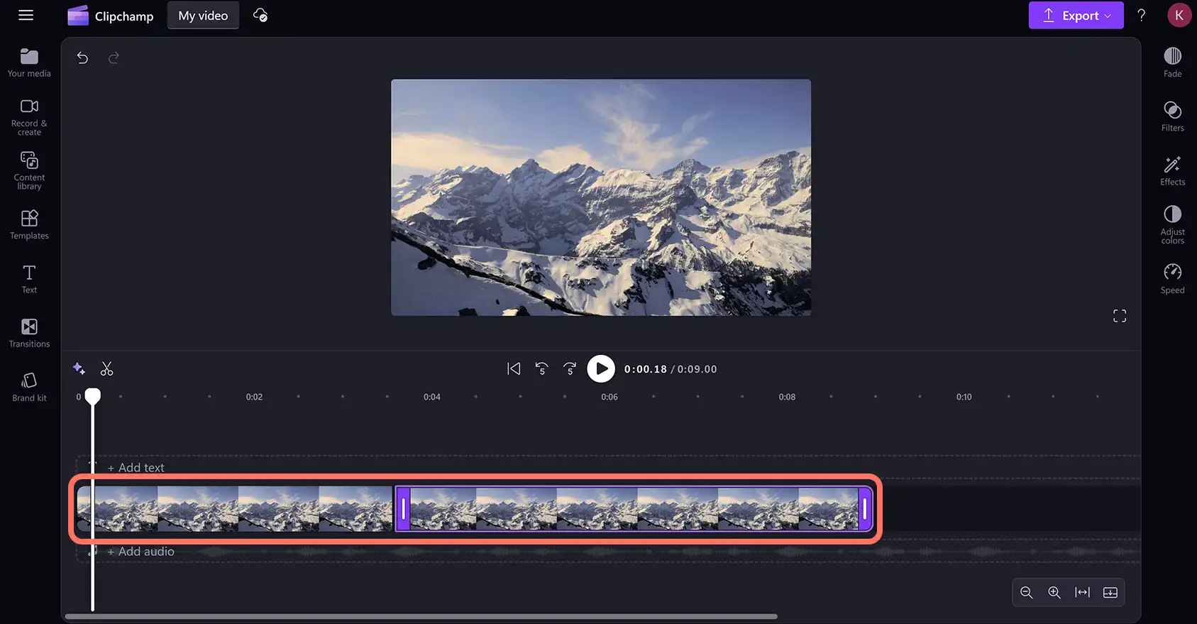 Klip video yang telah dibagi menjadi dua bagian di lini masa di Clipchamp.