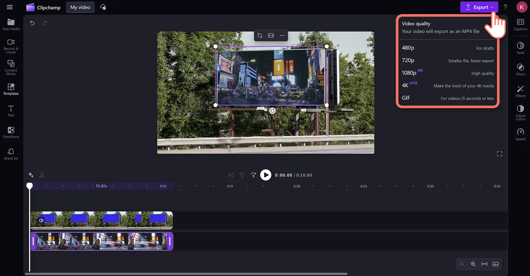 Clipchamp 동영상 편집기에서 블루 스크린 동영상을 내보내는 사용자. 