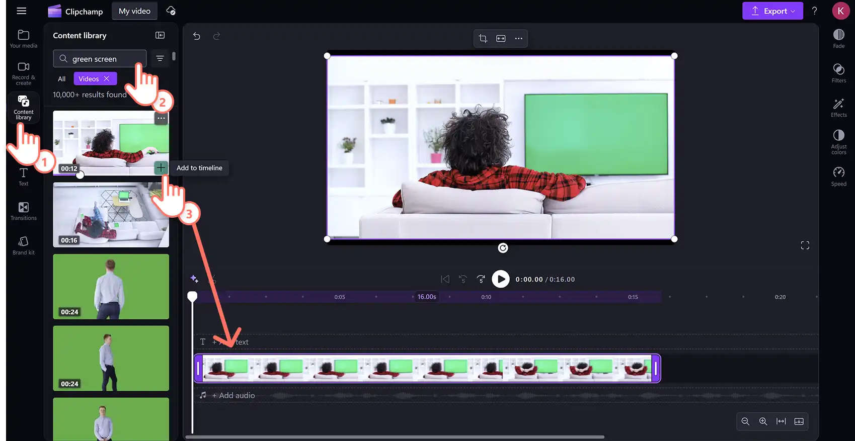 Clipchamp에서 스톡 그린 스크린 동영상을 선택한 후 타임라인에 동영상을 끌어서 놓는 사용자. 