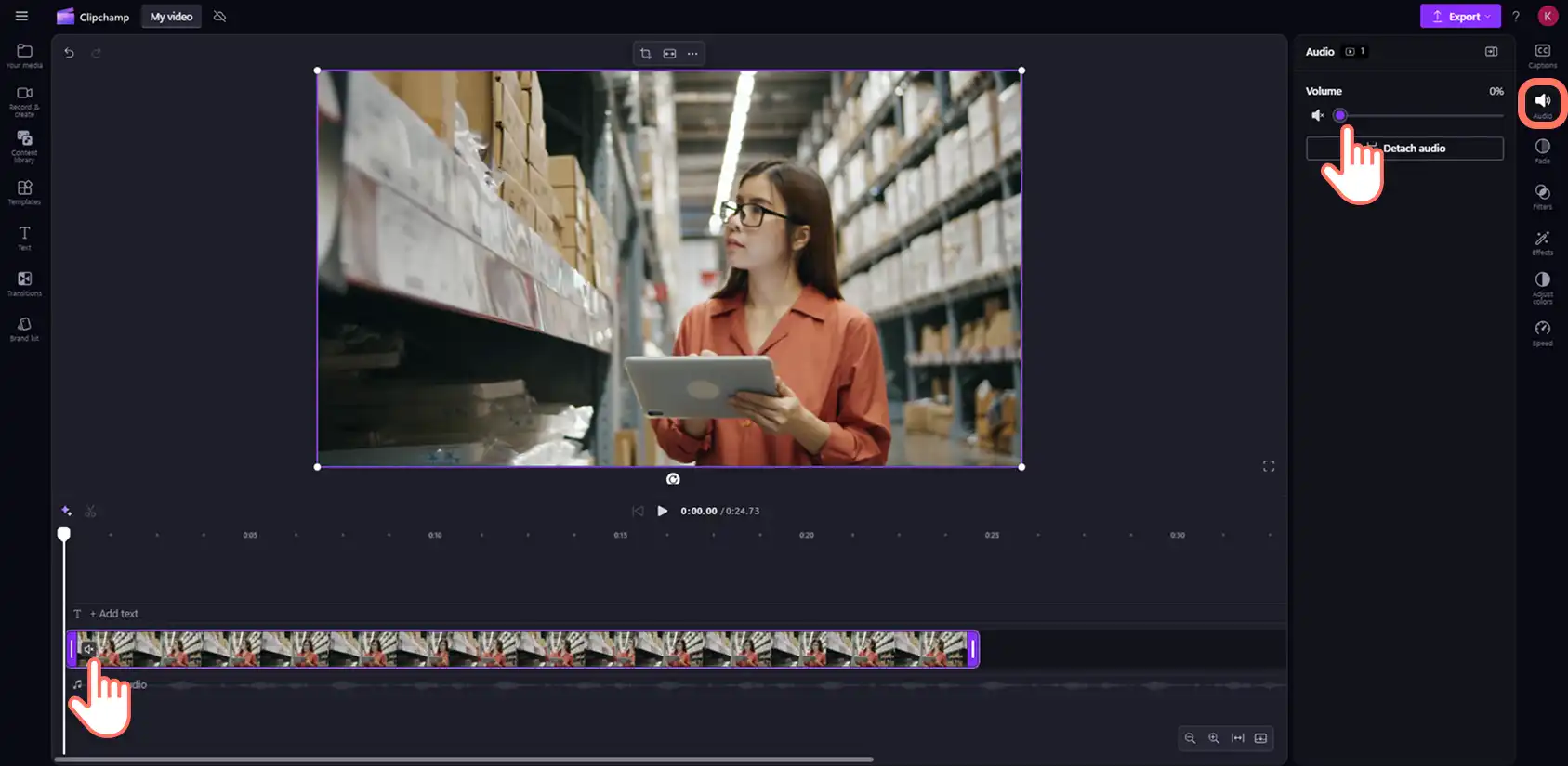 Пользователь в Clipchamp отключает звук в видео. 