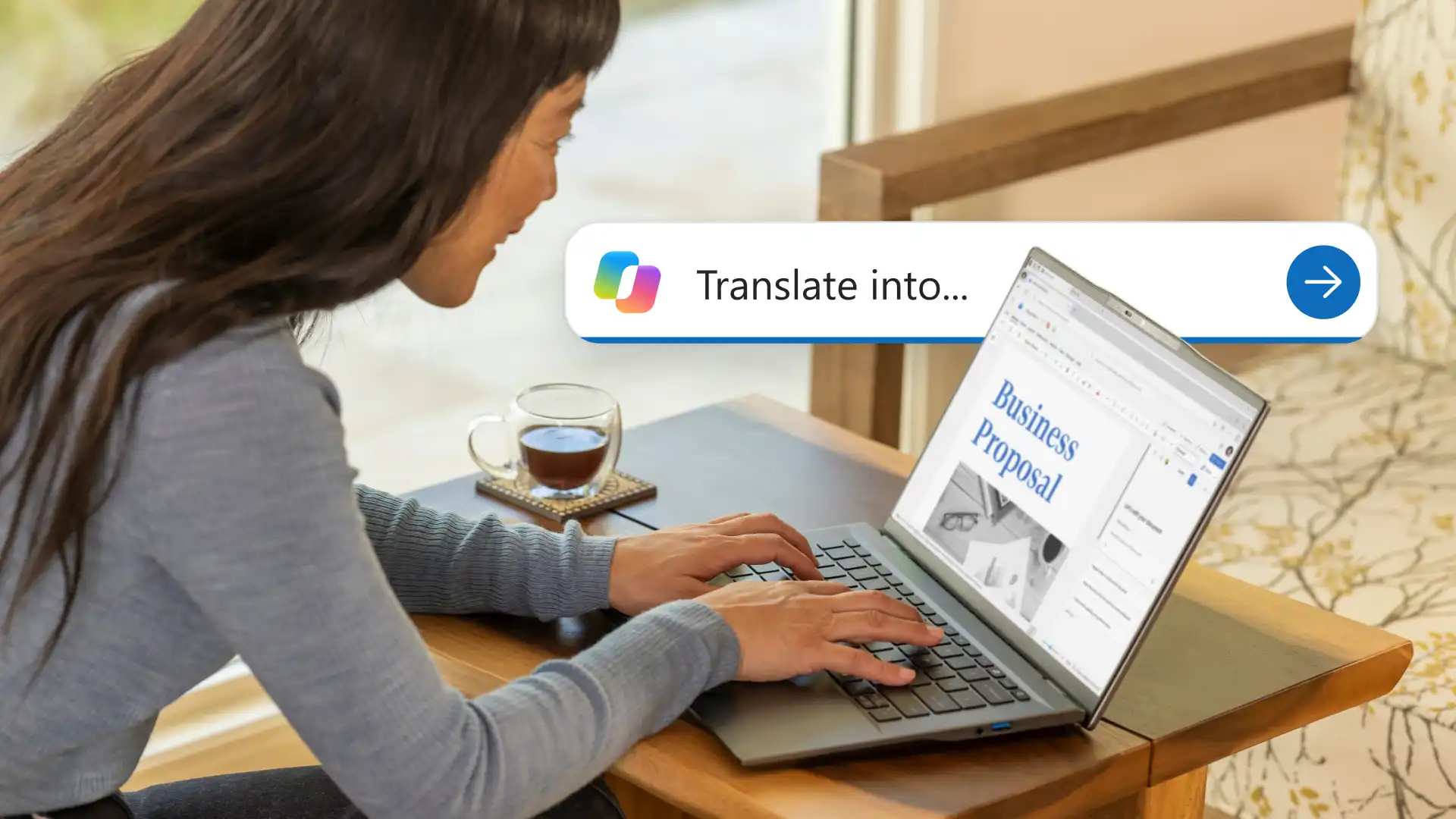 Usuario editando una traducción de un documento de Word